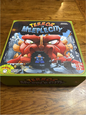 Terror in Meeple City 3D Action Board Game NICE Condition!